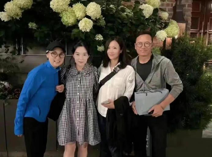 徐靜蕾神隱被爆有孕在身!突現身宣布「重大喜訊」1張照曝真實體態