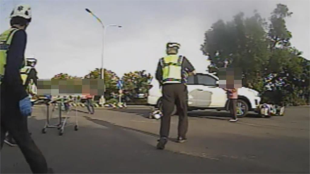 嘉義老夫妻雙載迴轉遭撞2傷 7旬騎士遭連人帶車推行