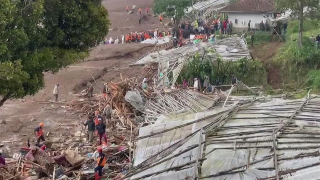 印尼大雨成災釀山崩 至少8死80餘人失蹤