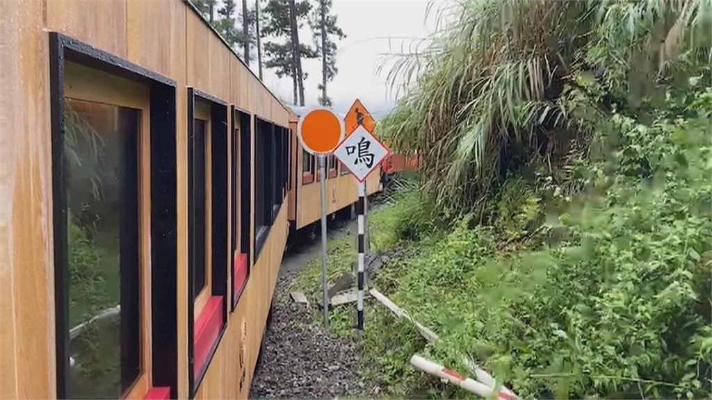 斥資6500萬「福森號」最終試車 第二節車廂車輪壓石頭出軌!