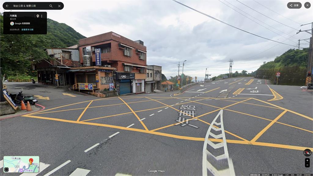 快新聞／神鬼設計！新北瑞芳這路口「右側車道禁右轉」　網酸：市府搶錢？