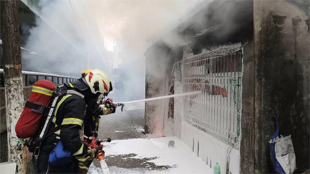 祝融之災！男去年底才剛出獄　洗澡點蠟燭照明釀火警