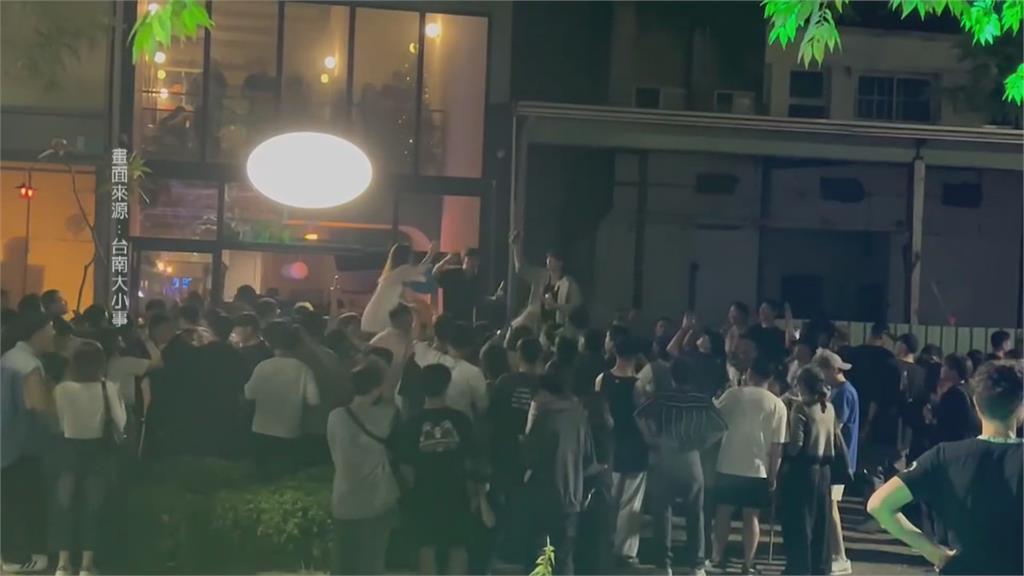 台南酒吧新開幕!大批民眾半夜撒錢狂歡 老闆遭社維法送辦喊冤