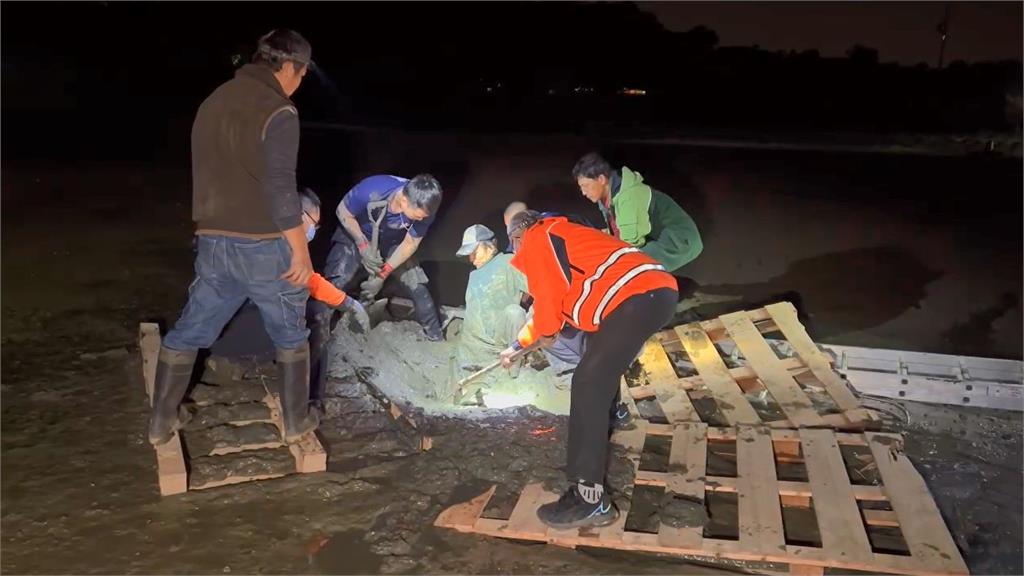 快新聞/險滅頂!台南大叔整理魚塭誤踩爛泥 一度僅「浮出1顆頭」