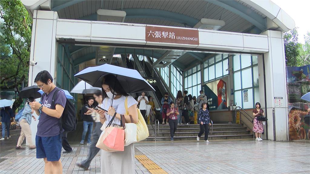 北捷文湖線出包!交通大亂 旅客摸黑走軌道