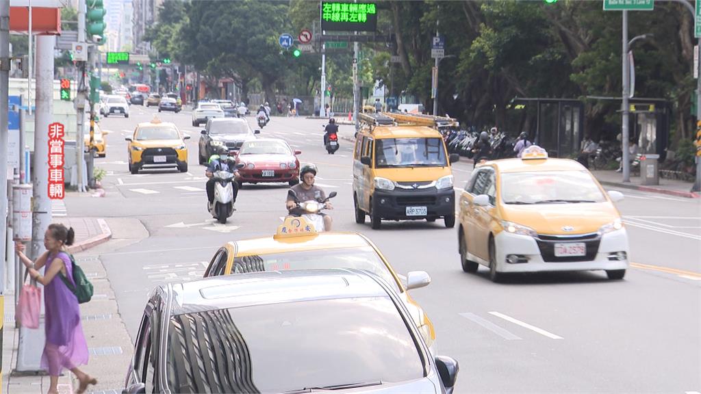 女搭多元計程車遭偷拍　友人仗義喝令司機刪照