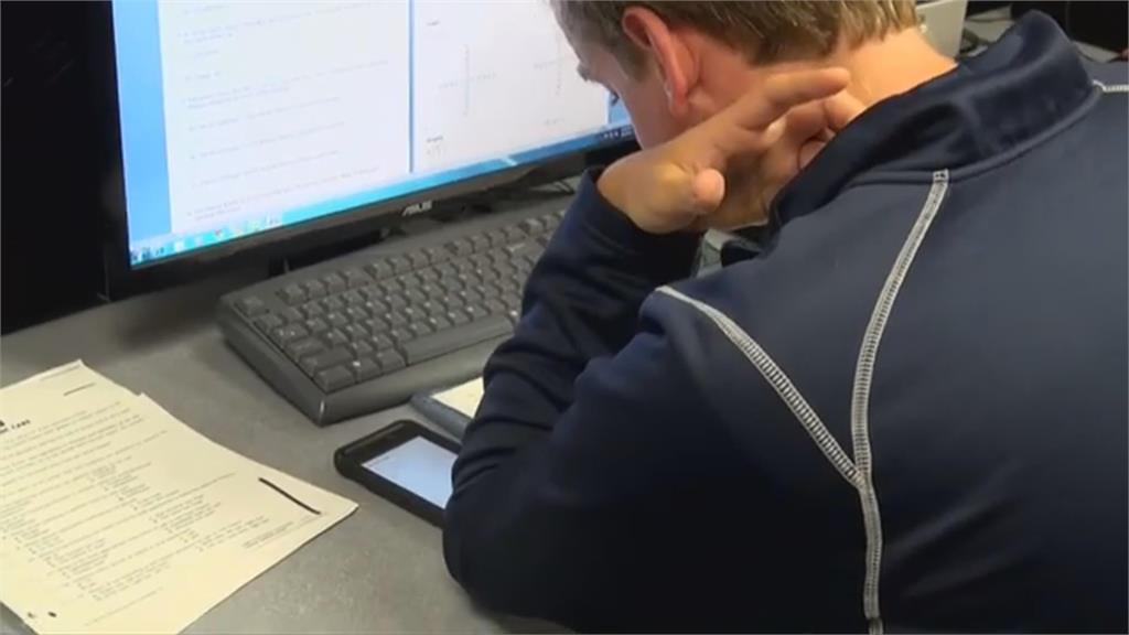 3C成癮？美國人不想跨年　不想出門　在家滑手機　追劇