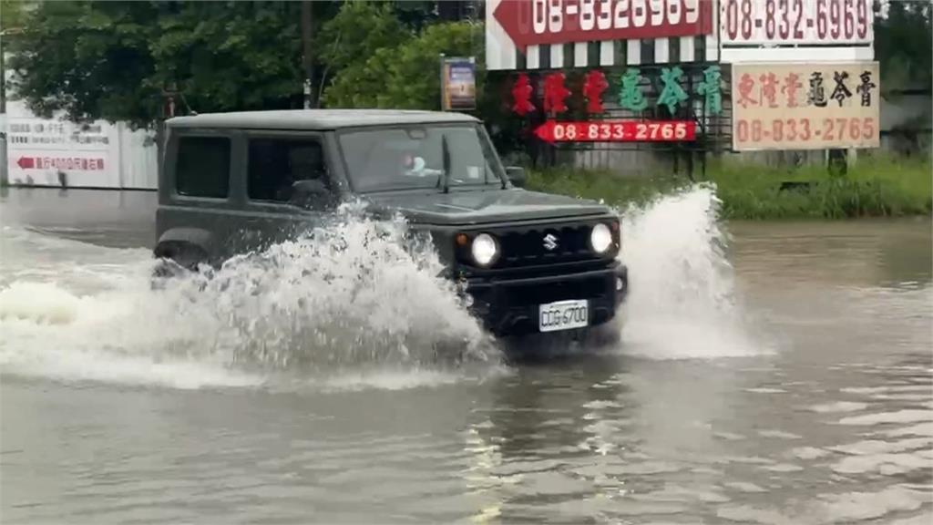 屏東海線漲潮多處淹　林邊交流道成汪洋封閉