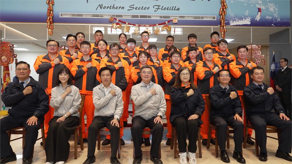 卓榮泰新春前夕跑透透!赴龍潭陪長者共餐 慰勉海巡發加菜金