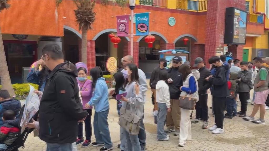 過年好天氣走春趣 中部遊樂園、老街人潮爆滿