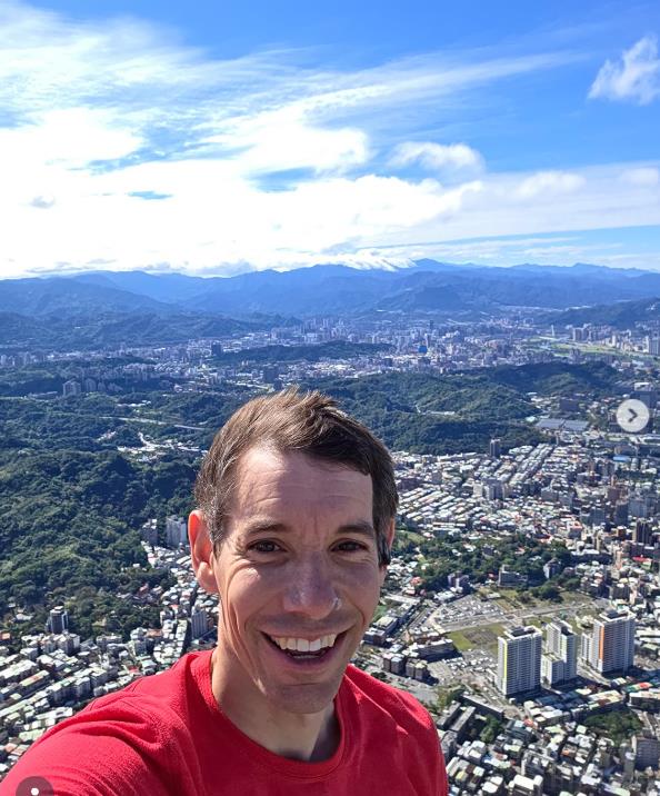 Alex攻頂勾回憶! 五月天20年前創金氏紀錄 #-#成第一組登101頂樓開唱樂團