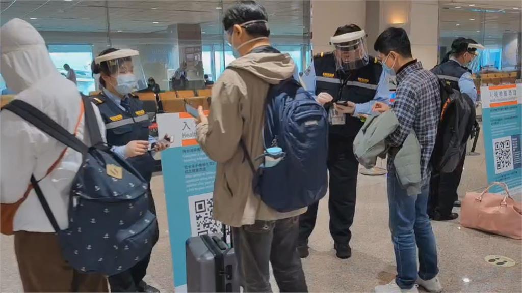 今起邊境管制加嚴　機場旅客出示檢疫憑證
