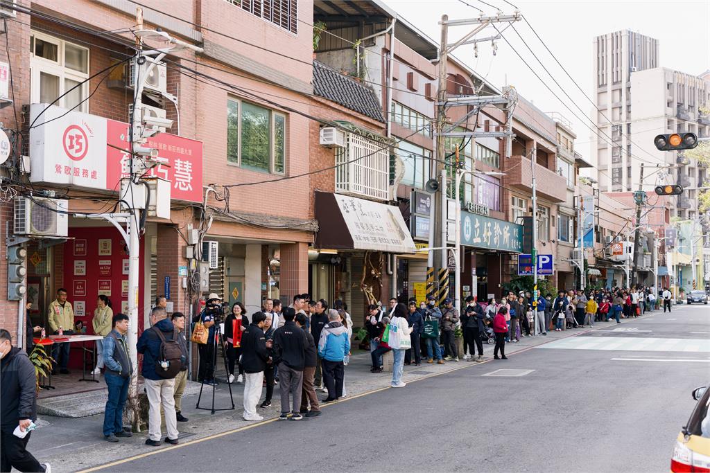 快新聞／新北「慧」贏！蘇巧慧鶯歌發春聯秒殺　民眾嗨喊凍蒜