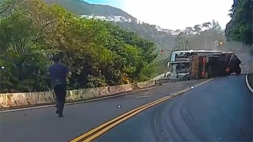 新北萬里重大車禍！　砂石車、國光客運對撞1死14輕重傷