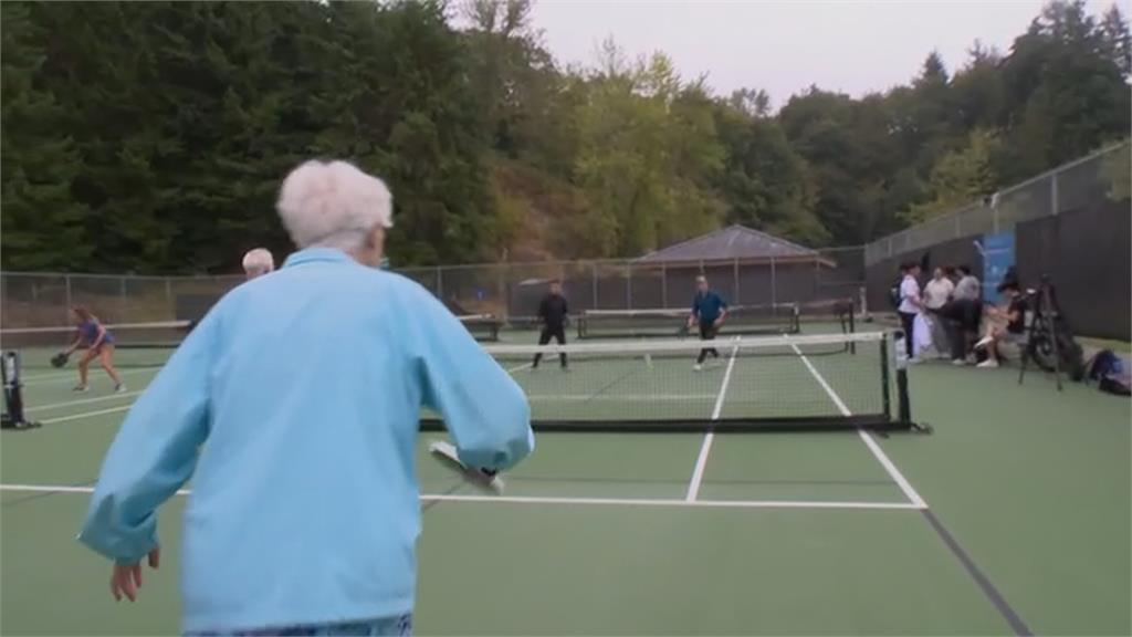 真．叫妳阿嬤出來打！ 95歲匹克球員創金氏世界紀錄