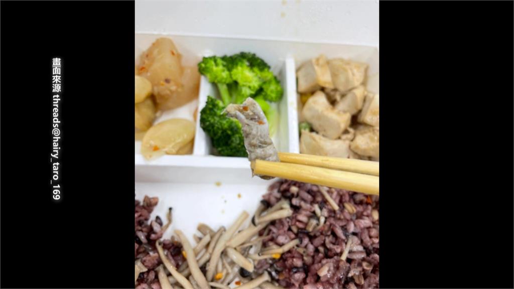 超噁!吃連鎖店鍋貼黏「嚼過口香糖」 店家喊:是生肉