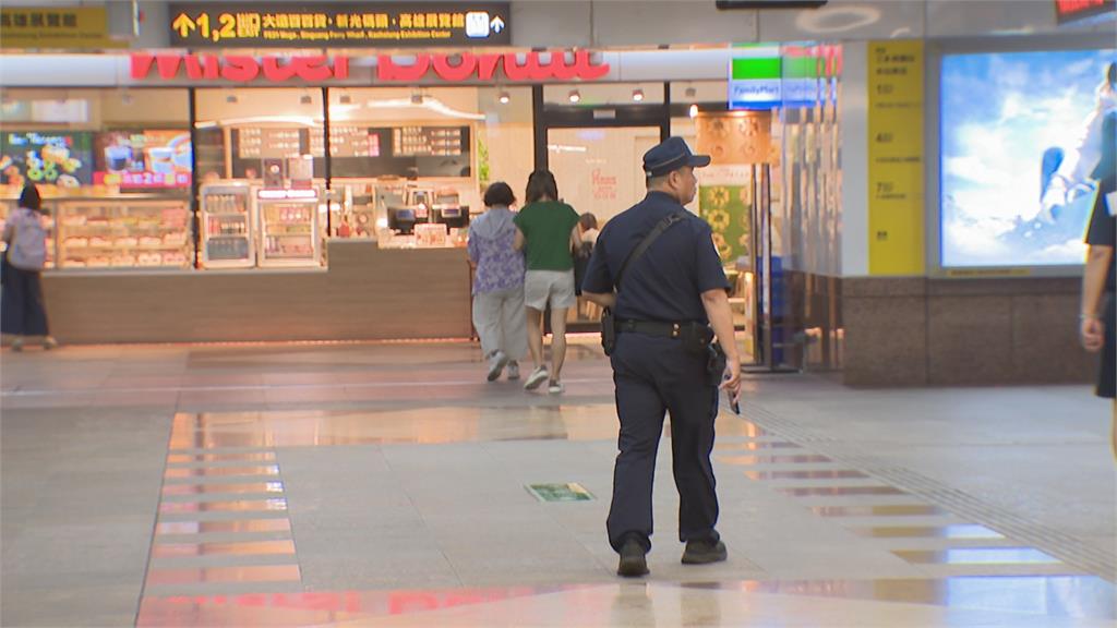 高雄賊躲高捷廁所等關站 闖店狂偷5支手機落跑