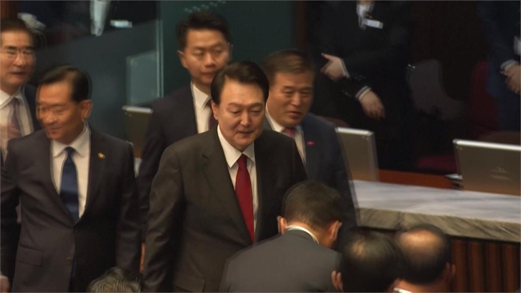 南韓共同民主黨發言人搶槍爆紅　勇敢舉動引全球關注