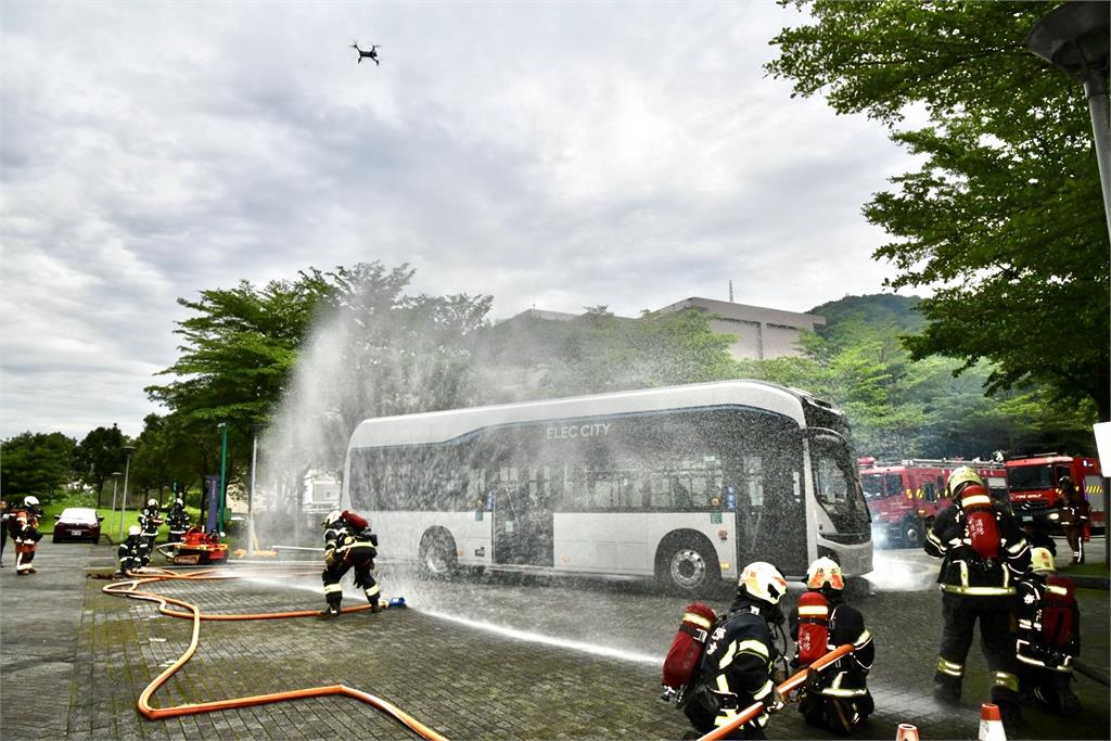 快新聞／全國首創！新北開辦氫能巴士消防研習　實車演練曝光