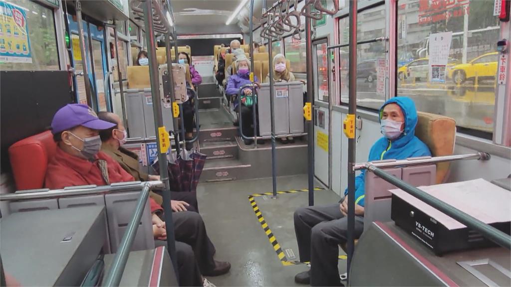 賴文豐主動協助乘客 「模範公車司機」超暖心