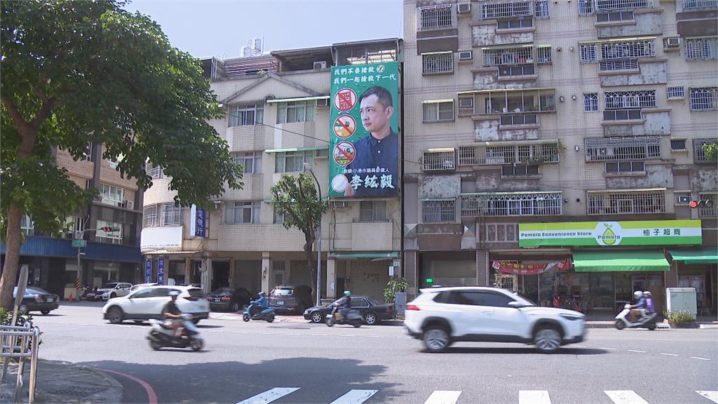 高雄里長競選看板「歧視印度移工」　冒用民進黨黨徽挨轟