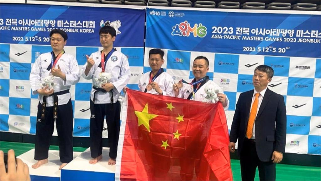 台灣跆拳道選手南韓奪銅牌 竟高舉五星旗領獎被罵翻!