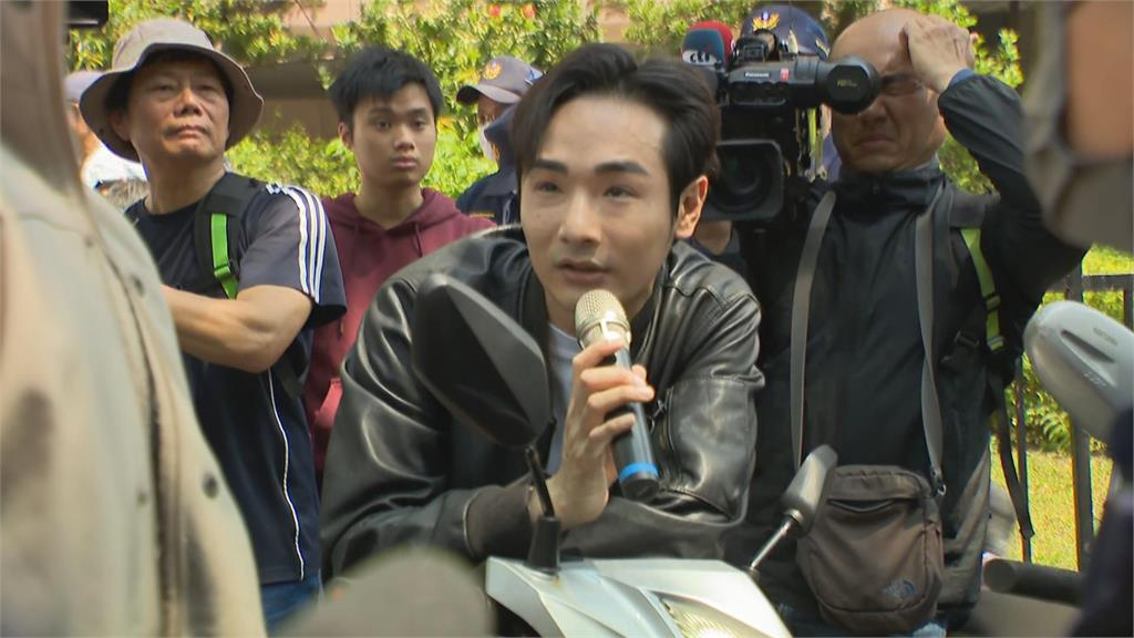 八炯被亞亞點名!想對質竟「遭警壓制」下秒見中天記者秒酸:勸你回頭是岸