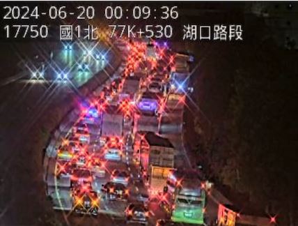 國一湖口段深夜8車連環撞 一度全線封閉回堵近2公里