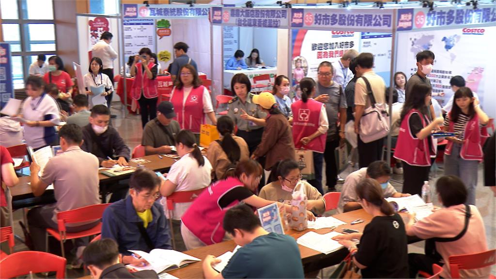 新北就業博覽會對中高齡求職友善　多家企業高薪求才