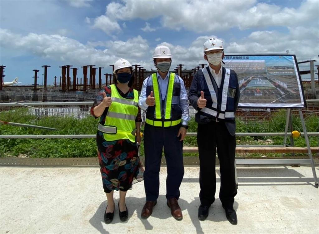關心三航廈進度 吳澤成政委親赴施工現場視察 林國顯:克服人力 物料上漲壓力 工程進度小幅超前