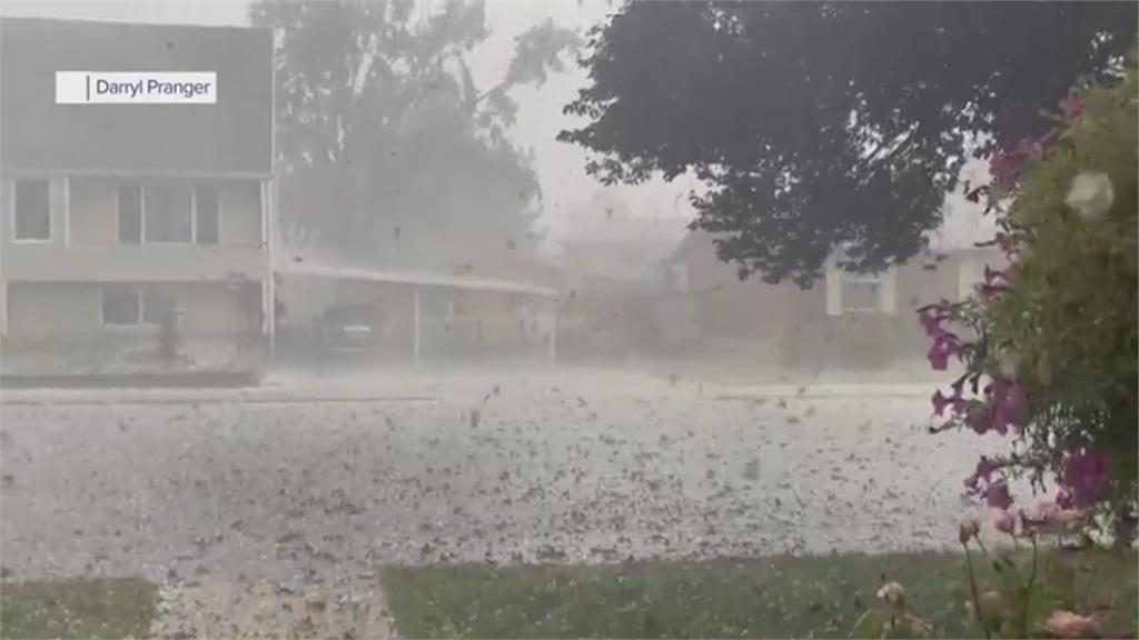 猶他州大暴雨破牆灌進民宅 媽媽掌鏡嚇得鏡頭都歪了
