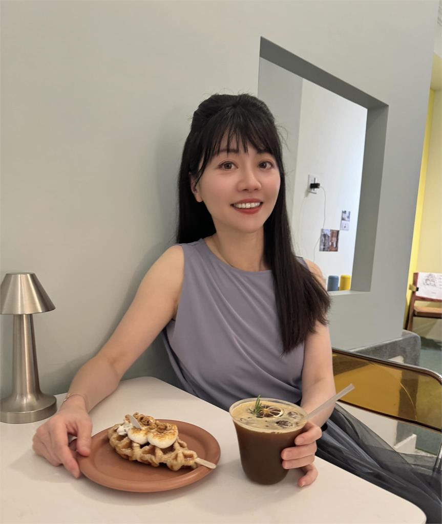 綠委宣傳泳池「被點名像派大星」本人回應了!留言意外釣出高嘉瑜