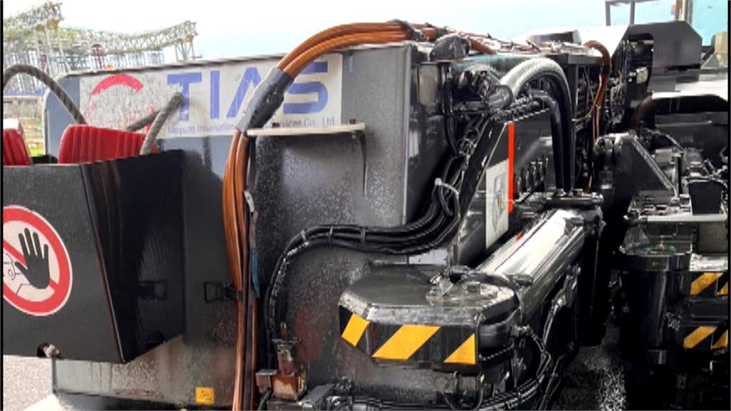 桃勤拖車疑「油管爆裂」引擎冒煙 緊急善後未影響後續航班