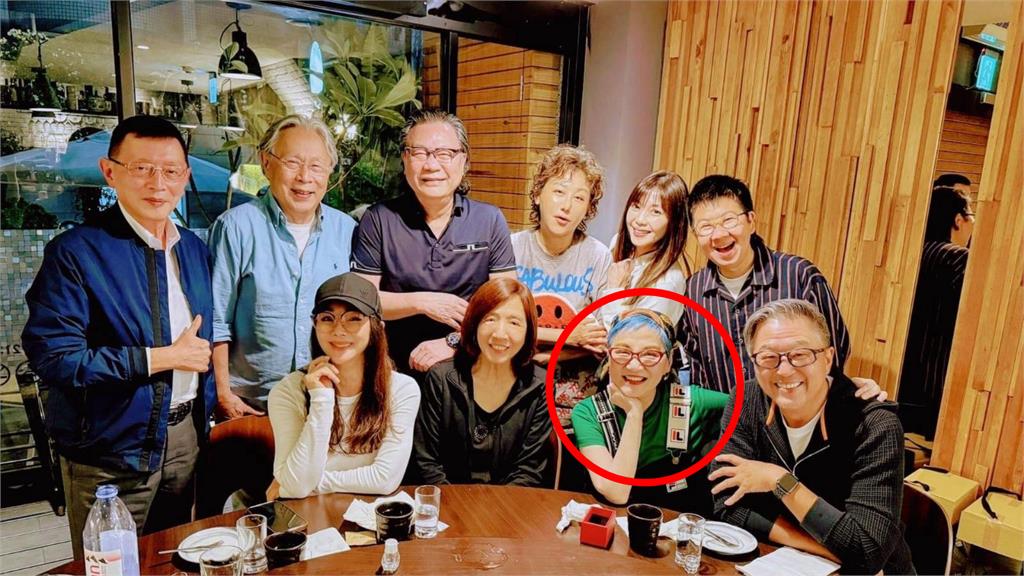 張小燕罕見露面合體陳美鳳 近況曝光笑容燦爛 張小燕「已讀不回」黃子佼離婚風波!合體陳美鳳「罕露燦笑」最新近況曝光