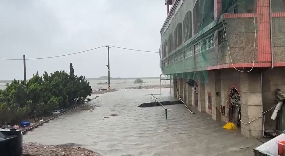 雨彈狂襲!濁水溪暴漲恐潰堤 彰化大城鄉急撤6村逾4千人