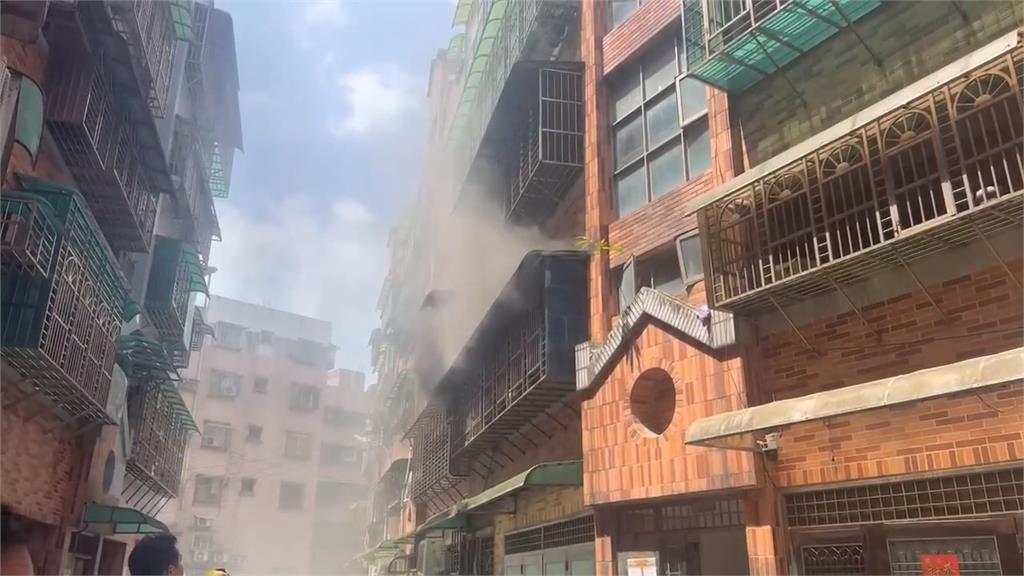 行動電源爆炸起火　基隆民宅夫妻兩人躲後陽台待救