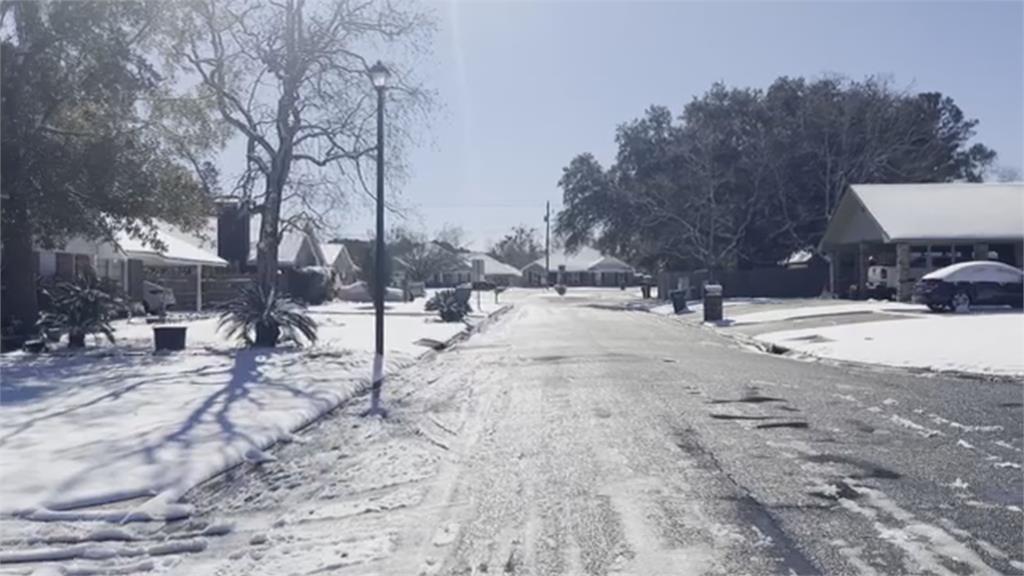 美國南部罕見暴風雪至少12死　逾2千航班取消