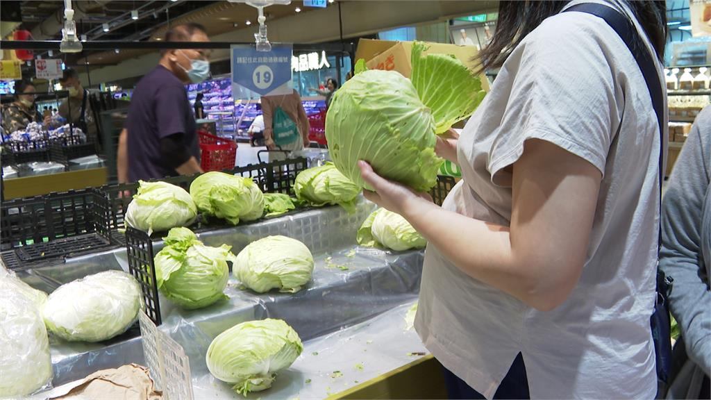 泡麵、生鮮類增備貨量 賣場推抗漲平價專區