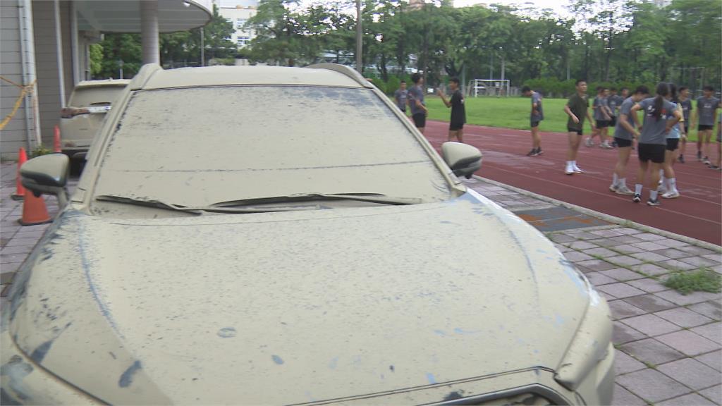 高雄大量泡水車待修　技師坦言「淹過這位置」不建議再維修