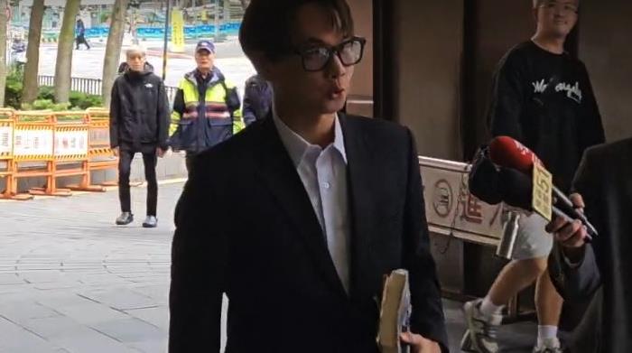 陳宥丞出庭戴「智慧眼鏡」被抓包!北檢「列被告調查」他堅稱:沒戴眼鏡