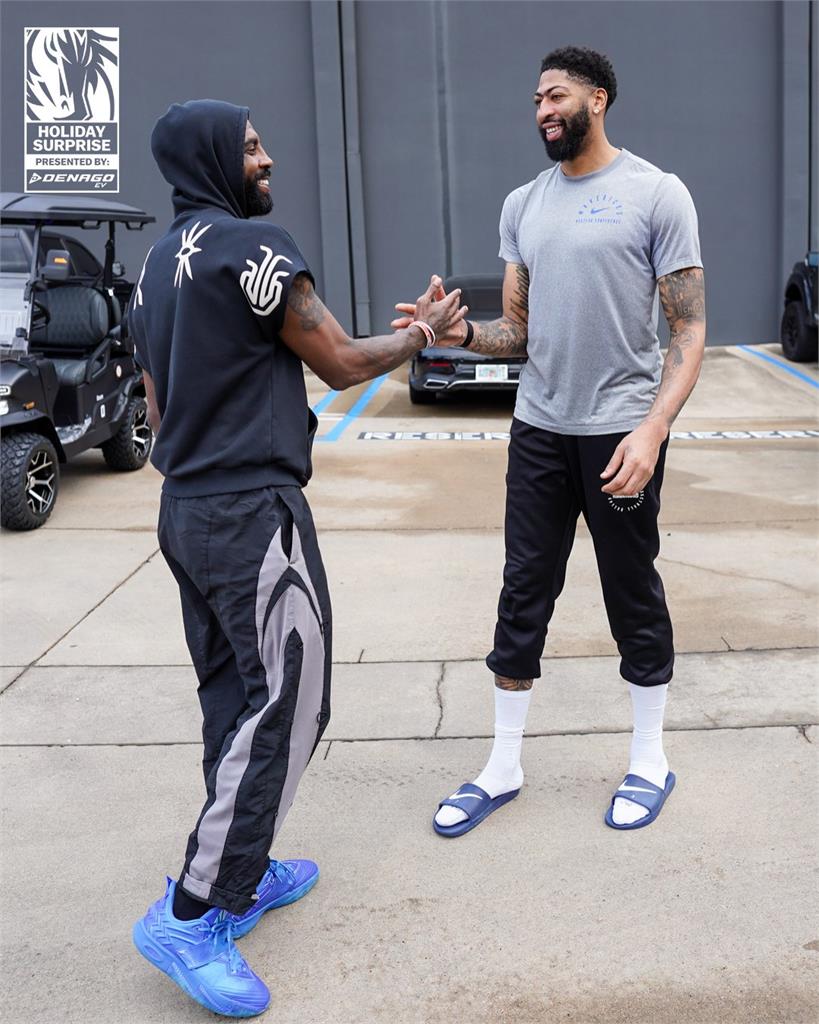 NBA(影)/耶誕禮物大車拚!獨行俠厄文比唐西奇更大手筆送隊友高爾夫球車