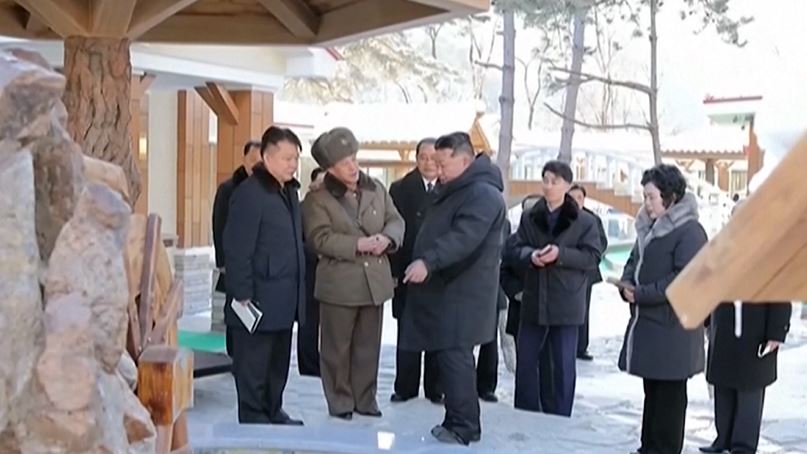 金正恩視察工人休閒中心　進男女浴池表情不一掀議