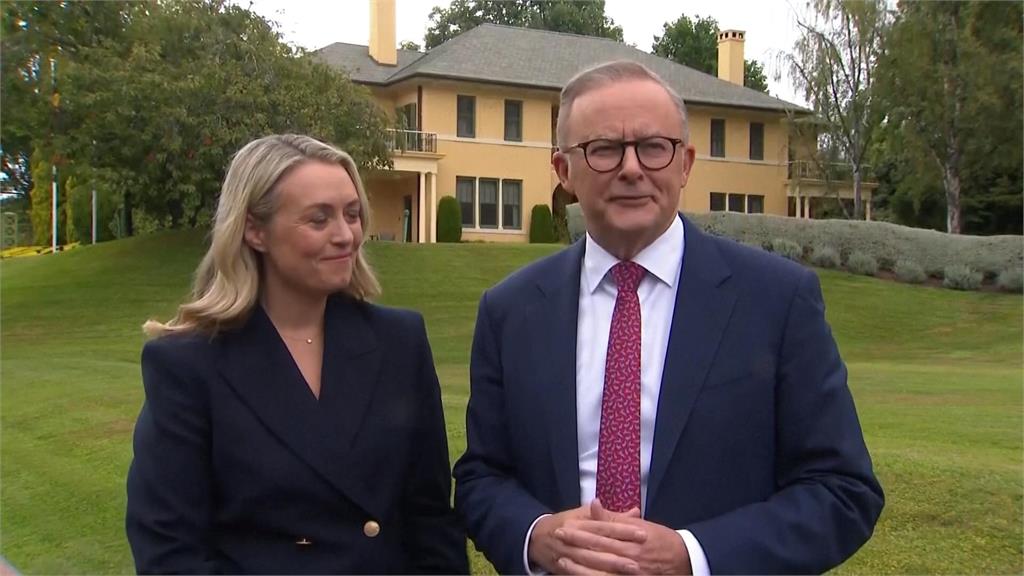 艾班尼斯成澳洲首位任內訂婚總理　與女友甜曬合照秀婚戒
