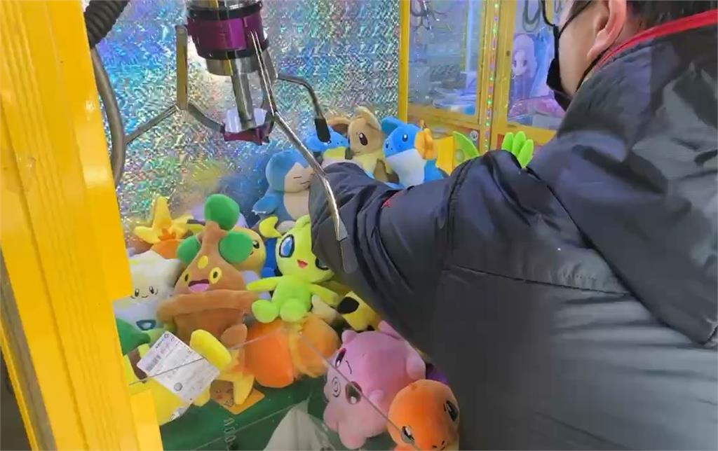 扯! 娃娃機店怪奇事 男子竟偷喝工業用酒精