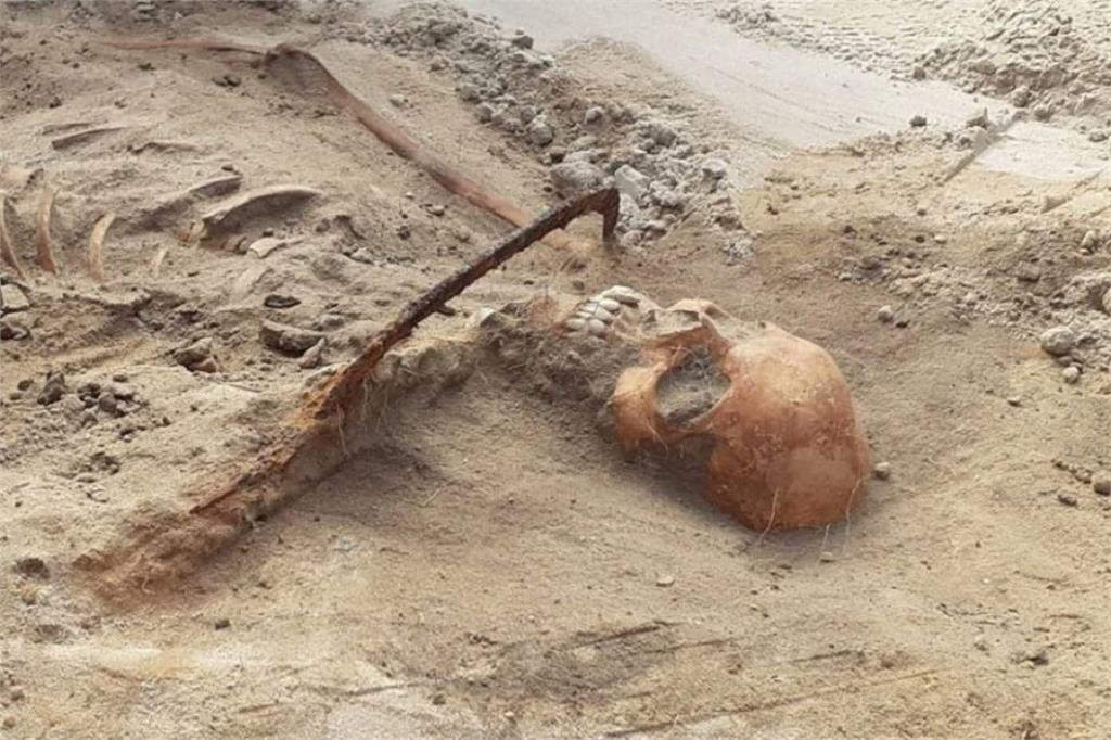 波蘭考古驚見「女吸血鬼」遺骸　1把鐮刀抵脖子防她「死而復生」