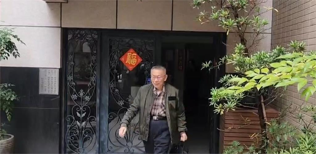 快新聞/北檢抗告成功! 柯文哲新竹趕回台北「面露微笑」到北院報到