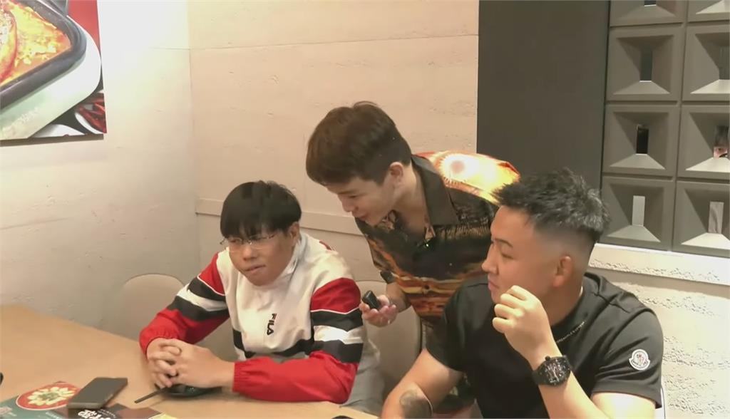 孫生才被起訴又直播鬧事！踢館蹦闆店「捏爆食物、亂丟冰塊」網轟：死性不改