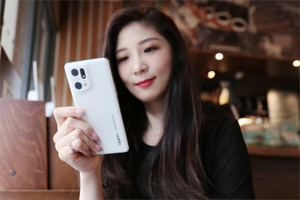 周六補班不厭世 傑昇遞出購機小確幸iPhone 14現折3千8