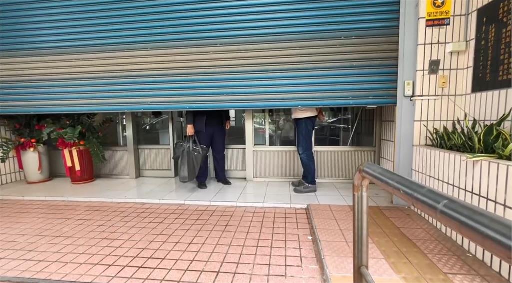 快新聞/2人被帶走!罷綠委又涉假連署遭搜 藍嘉縣黨部喊冤:勿濫用公權力