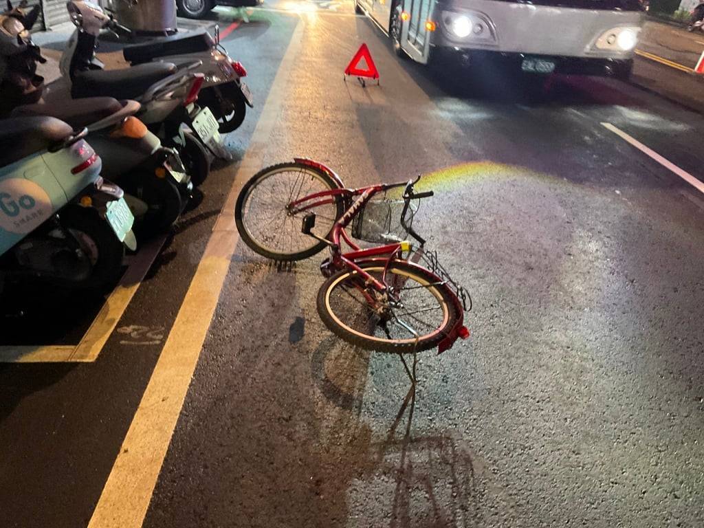 桃園單車騎士遭撞不治　台東婦人被機車撞飛骨折